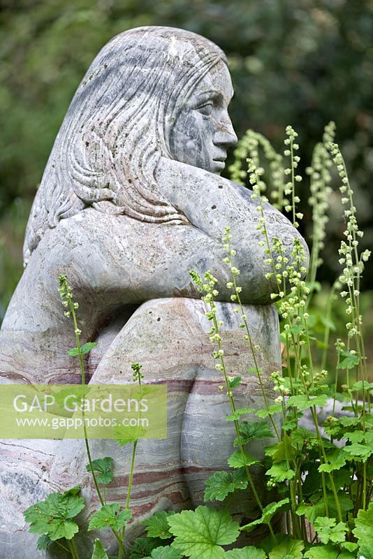 'Goddess of the Woods 'statue, The Stumpery, Highgrove Garden, mai 2008.