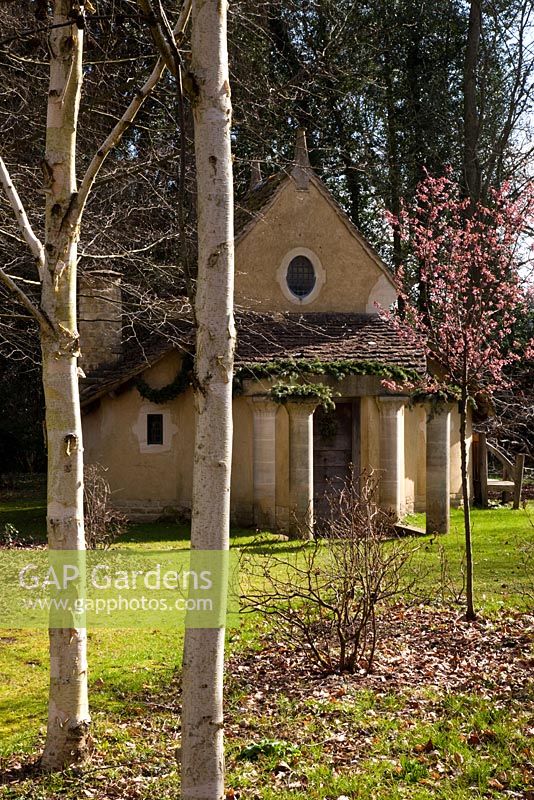 Le Sanctuaire a été construit en 1999 pour commémorer le millénaire et rendre grâce à Dieu. Jardin de Highgrove, mars 2011.