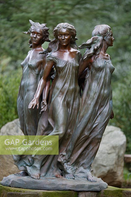 Filles d'Odessa, une statue en bronze, dans l'Arboretum, Highgrove Garden, 2007.