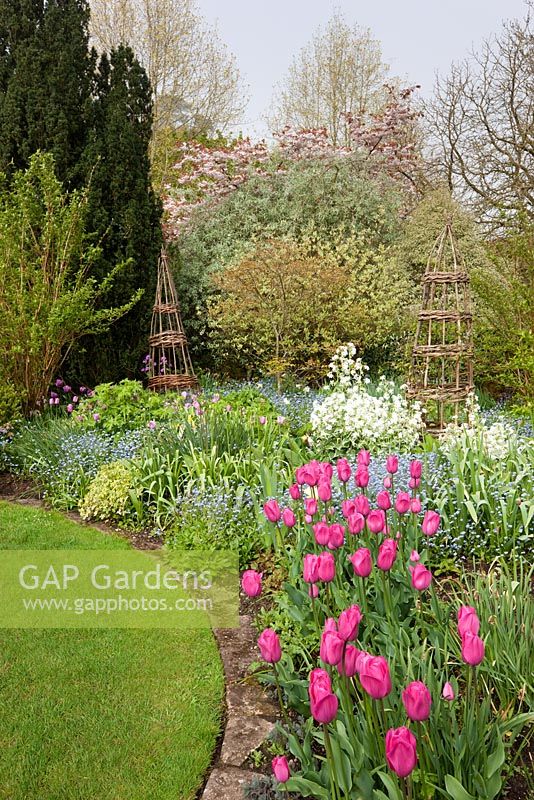 Le Cottage Garden avec des fleurs de printemps, Highgrove mai 2009.