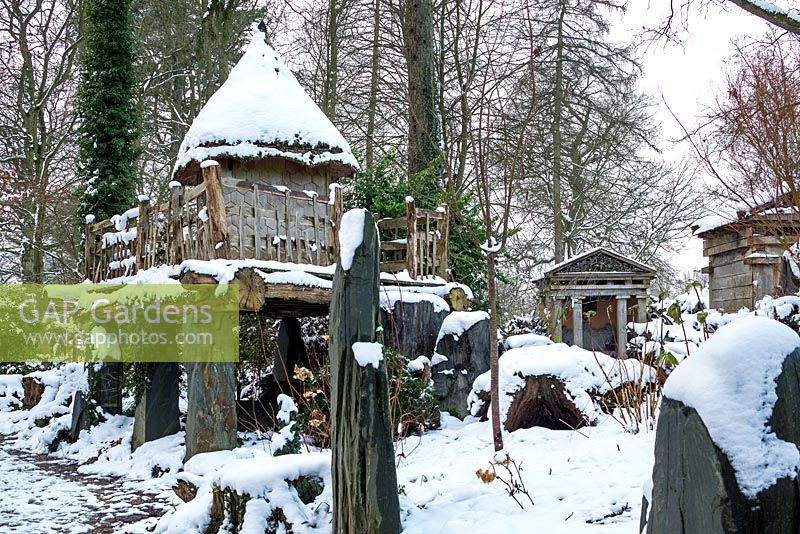 Maison sur plateforme - Hollyrood House, The Stumpery, Highgrove Garden, janvier 2013.