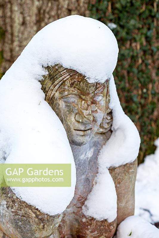 Déesse de la statue de bois dans la neige, The Stumpery, Highgrove Garden, 21 janvier 2013