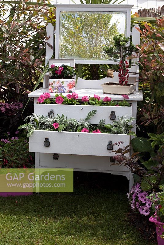 Jardinière d'appoint dans le jardin recyclé et réutilisé BBC Gardeners World Live 2015