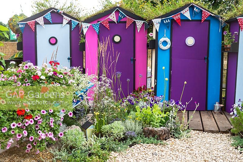 Le jardin de Southend 'Fun on Sea' au RHS Hampton Court Flower Show 2017. Designer: Tony Wagstaff. Commanditaire: Sovereign Play Equipment. Obtenu un Silv