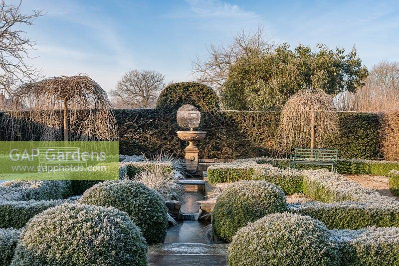 Jardin hollandais formel à Merriments en hiver