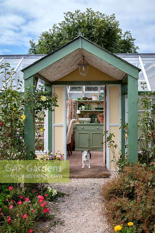 Garden Cottage à Gunwalloe à Cornwall. Jardin de chalet en automne. Le conservatoire.