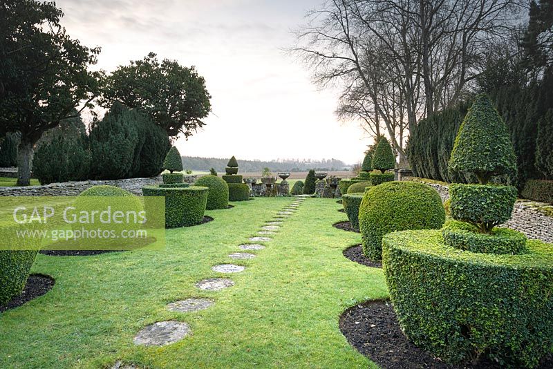 Jardin topiaire à Rodmarton Manor, Glos, Royaume-Uni.