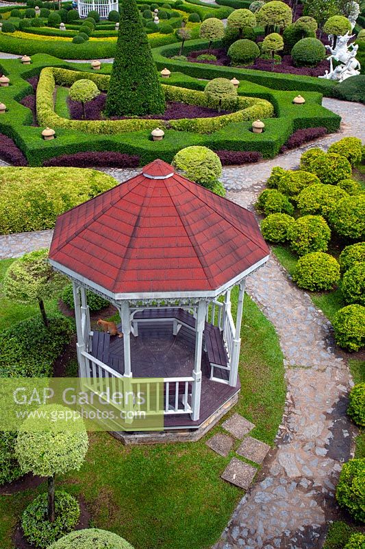 Pavillon de jardin topiaire à Nong Nooch Tropical Botanical Garden, Thaïlande.