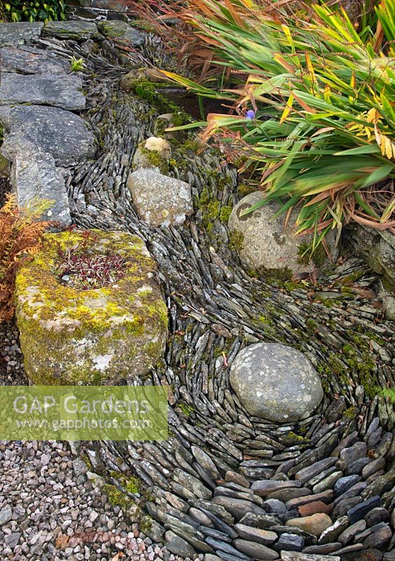 Le 'Stone River' sculpture créée par Robin Acland à Chapelside, Penrith, Cumbria, Royaume-Uni