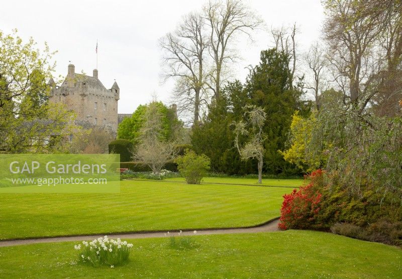 Château et jardins de Cawdor au printemps. 