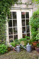 Salon de jardin avec portes françaises