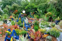 Le jardin de pot sec d'été influencé par la peinture de Kandinsky 'Improvisation Gorge' de 1914