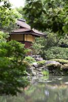 Pavillon de thé et étang de Hyoshintei - Isuien Gardens, Nara, Japon