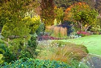 Le jardin de feuillage et le jardin Plantsmans à RHS Garden Rosemoor, Great Torrington, Devon, septembre