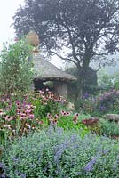Le nouveau Summerhouse dans le Cottage Garden, un endroit où SAR le Roi peut travailler tout en évitant les douches. Septembre 2013.