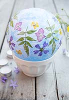 Fabrication de lanternes en papier - Terminez la création de votre motif floral