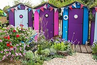 Le jardin de Southend 'Fun on Sea' au RHS Hampton Court Flower Show 2017. Designer: Tony Wagstaff. Commanditaire: Sovereign Play Equipment. Obtenu un Silv