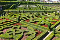 Jardin ornemental avec coupés Buxus sempervirens et Taxus, Château de Villandry, Vallée de la Loire, France