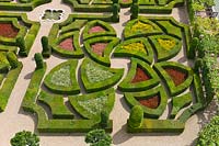 Vue d'ensemble du jardin d'ornement avec Buxus sempervirens et Taxus au Château de Villandry, Vallée de la Loire, France