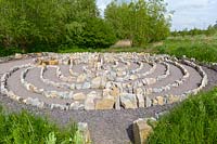 Un labyrinthe de pierres.