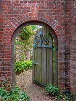 Porte et arche du jardin méditerranéen East Ruston Old Vicarage Gardens