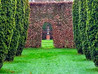 Afficher le long du jardin de la cour verte à East Ruston Old Vicarage, Norfolk, Royaume-Uni.