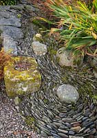 Le 'Stone River' sculpture créée par Robin Acland à Chapelside, Penrith, Cumbria, Royaume-Uni