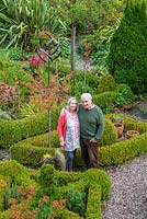 Tim et Bridget Wiltshire, propriétaires de jardins, Brockworth, Gloucestershire.