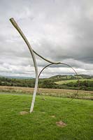 Sculpture Pi par Rawleigh Clay au Jardin Botanique National du Pays de Galles, Llanarthne.