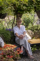 Sue Newton, propriétaire du jardin de sa maison à Cornwall