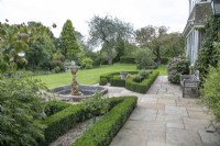 Jardin de devant au Burrows Gardens, Derbyshire, en août