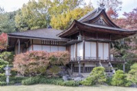 Résidence principale de style Momoyama dans le jardin