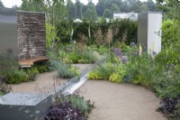 Plantation mixte, rigoles et coin salon dans le Cruse Bereavement Care : A Time for Everything Show Garden - RHS Chatsworth Flower Show 2017