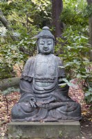 Bouddha en pierre assis 