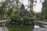 La Fuente del Monte Parnaso, la fontaine du Mont Parnaso dans le Jardin de la Cruz, vestige du plus ancien jardin du palais. Jardins du véritable palais de l'Alcazar, Séville. Espagne. Septembre. 