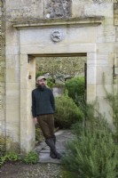 Steve Lannin, jardinier en chef d'Iford Manor 