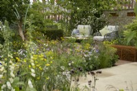 RHS Chelsea Flower Show 2023 - Parterre de fleurs et sièges - Le jardin RSPCA conçu par Martyn Wilson Silver-Gilt 